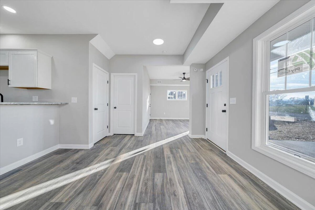 1815 North AVE NE - Photo 6