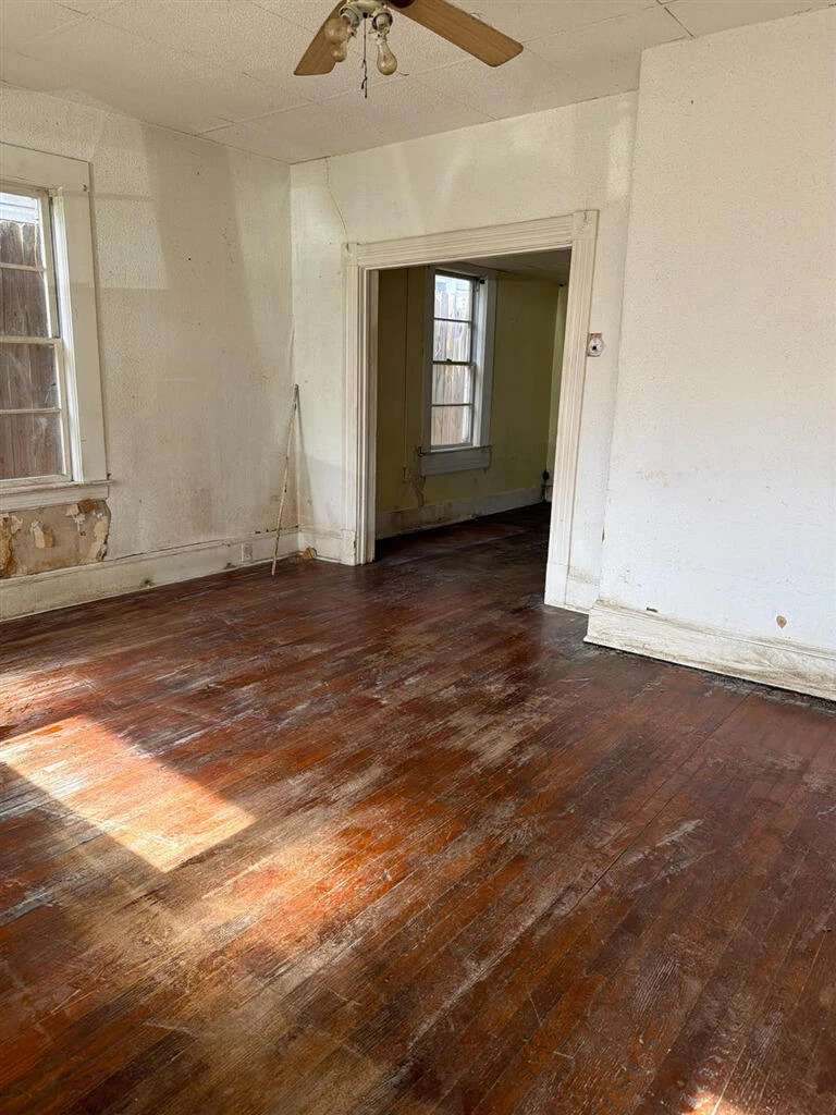 1014 Jamison AVE SE - Photo 2