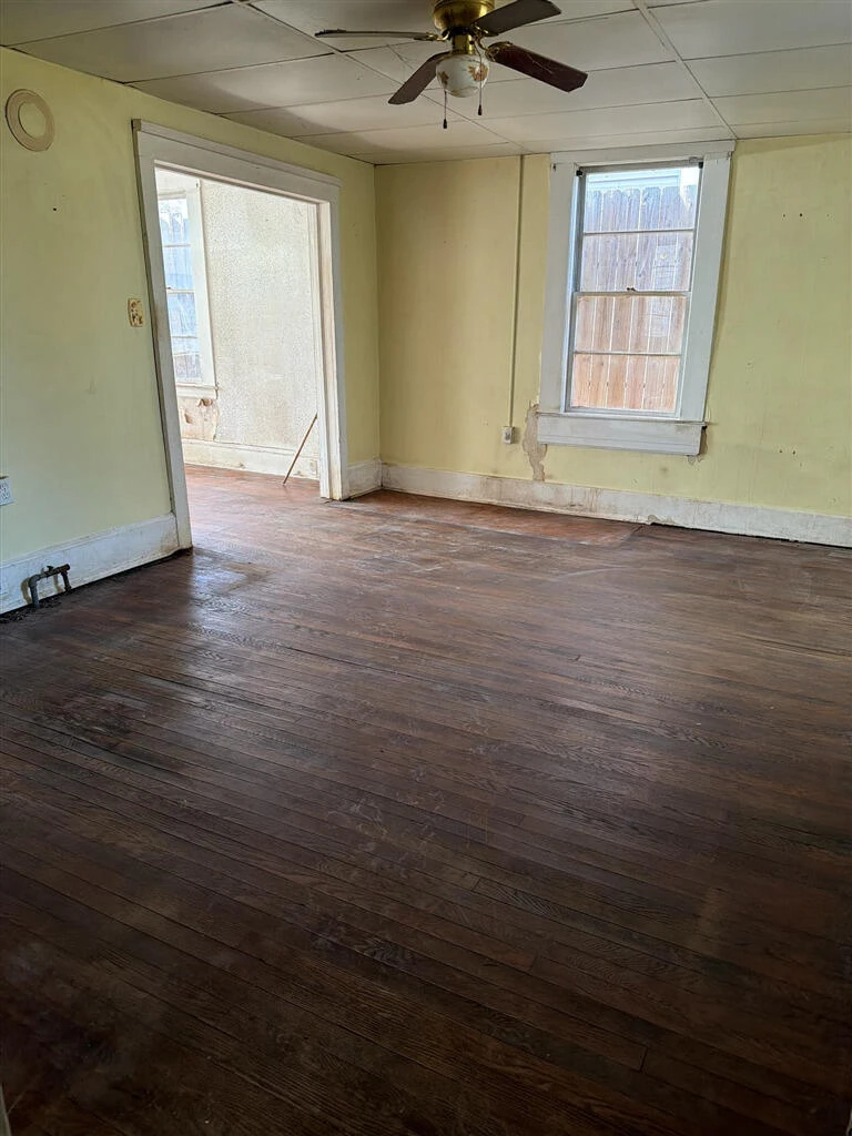 1014 Jamison AVE SE - Photo 3
