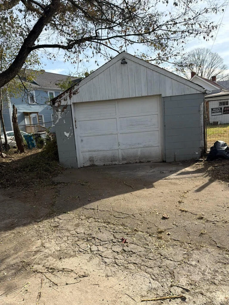 1014 Jamison AVE SE - Photo 6