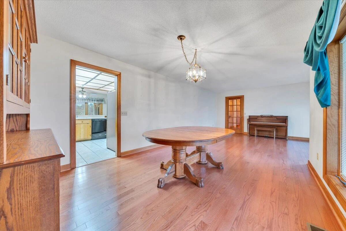290 Patricia LN SE - Photo 11