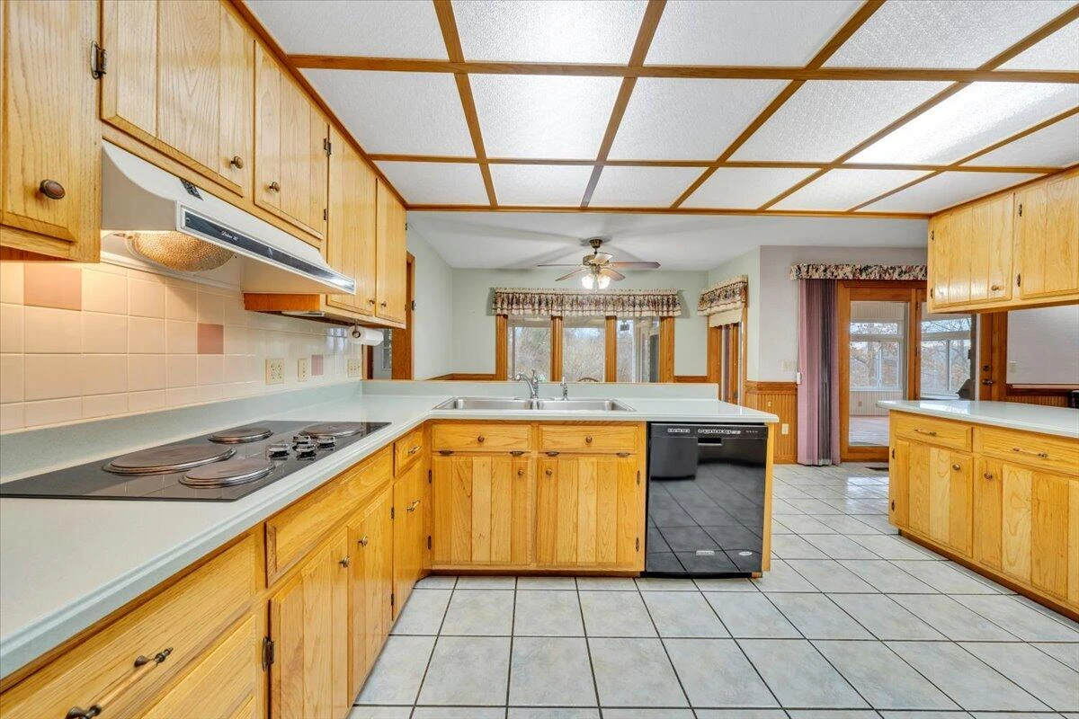 290 Patricia LN SE - Photo 17