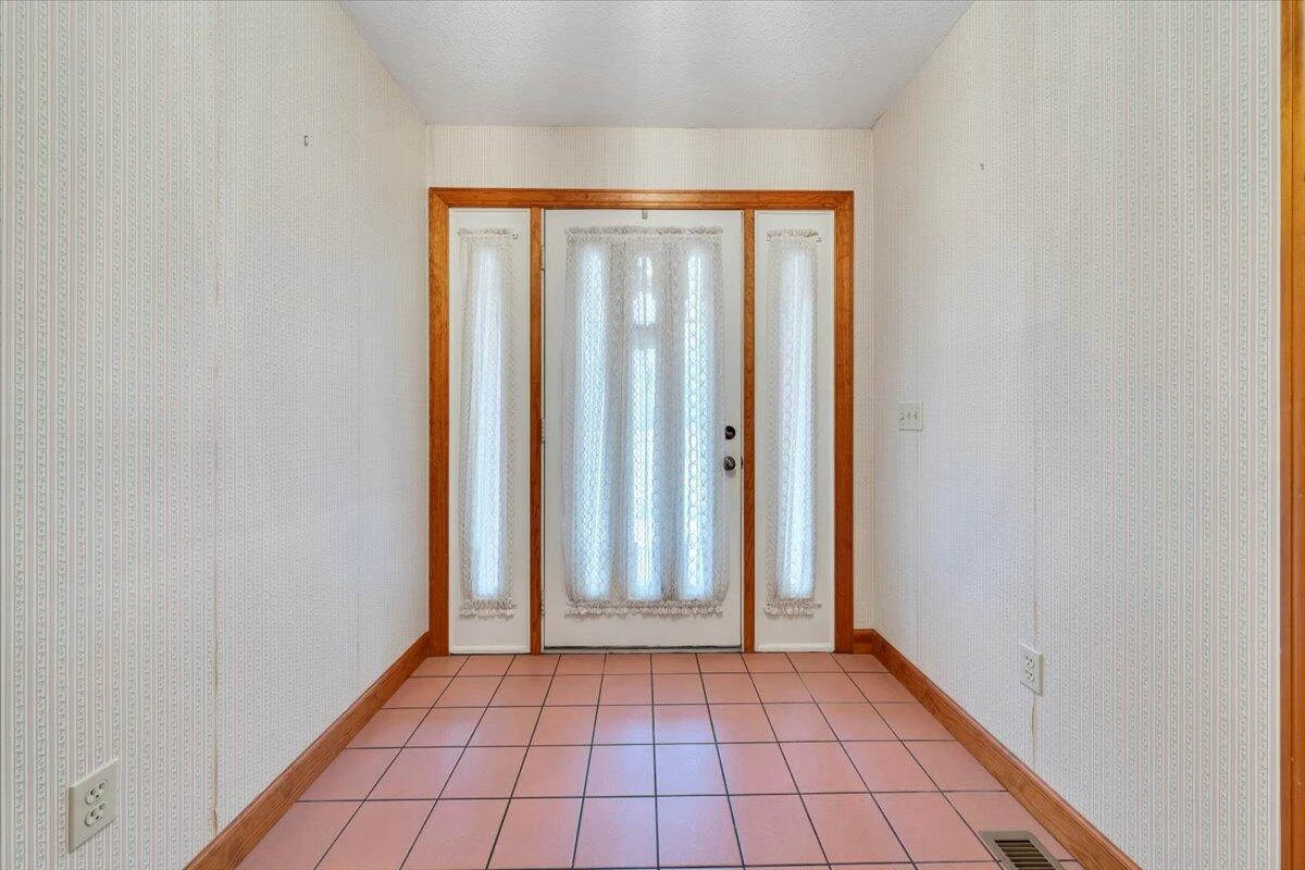290 Patricia LN SE - Photo 2