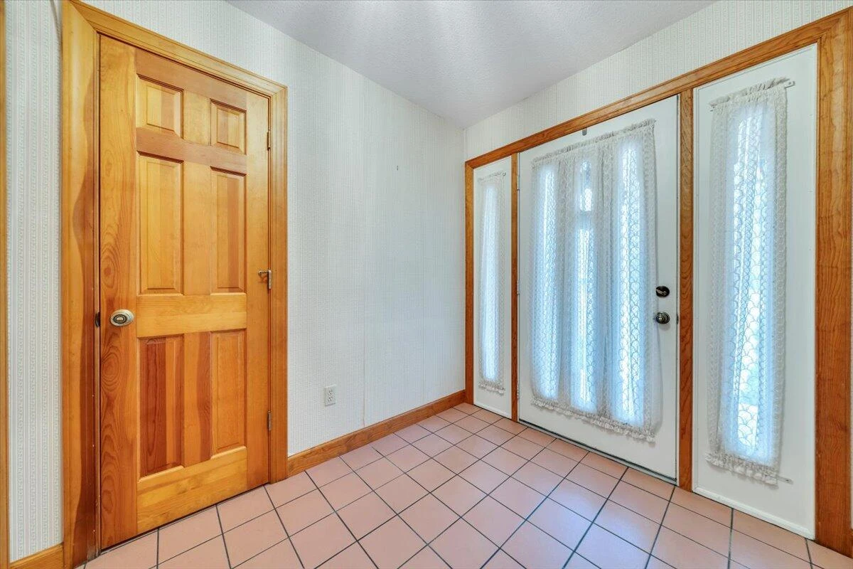 290 Patricia LN SE - Photo 3