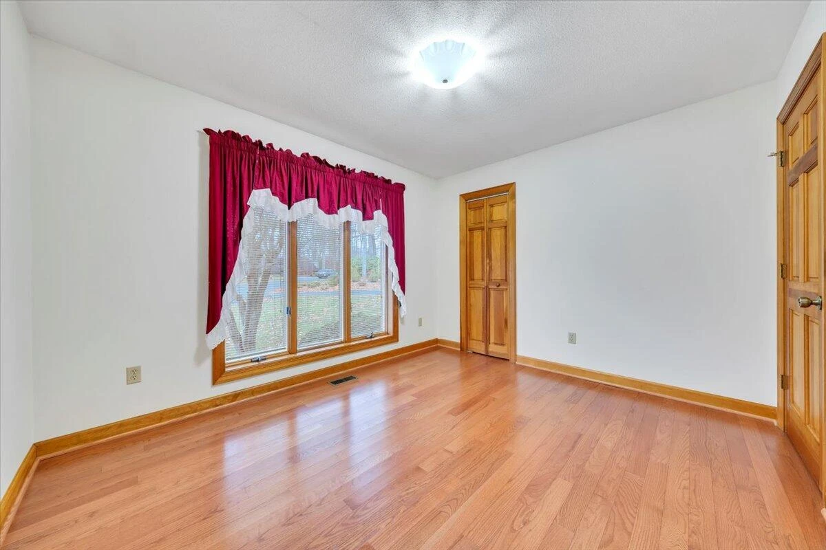 290 Patricia LN SE - Photo 32