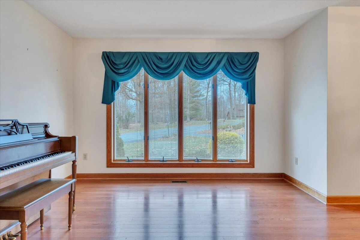 290 Patricia LN SE - Photo 6