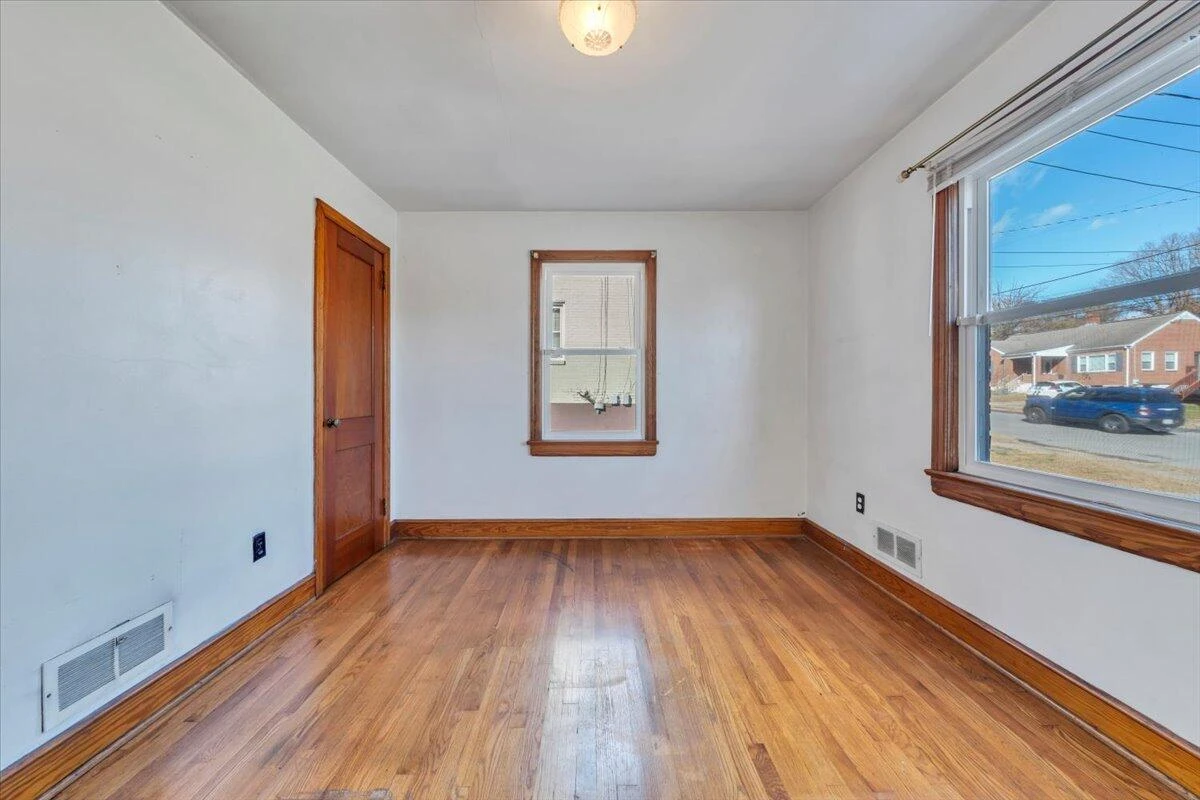 3504 Forest Hill AVE NW - Photo 10