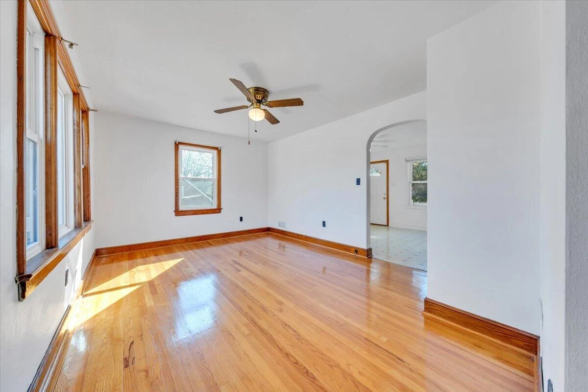 3504 Forest Hill AVE NW - Photo 2