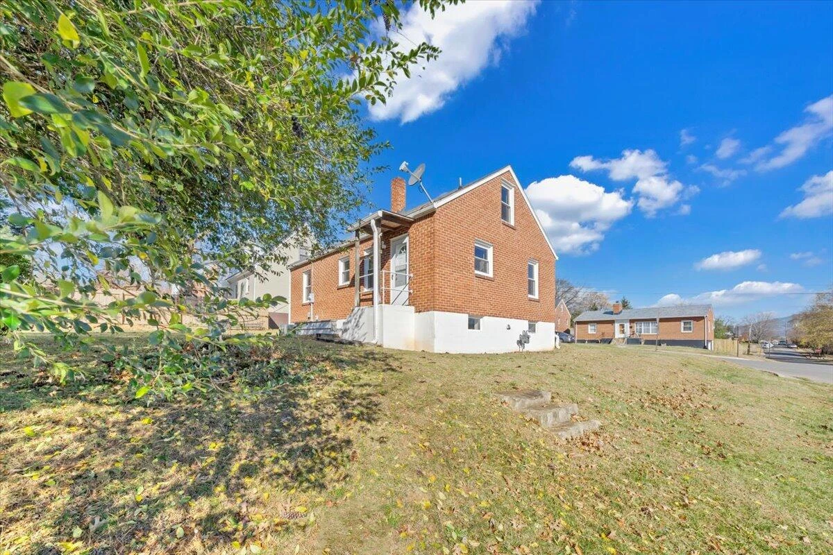 3504 Forest Hill AVE NW - Photo 32