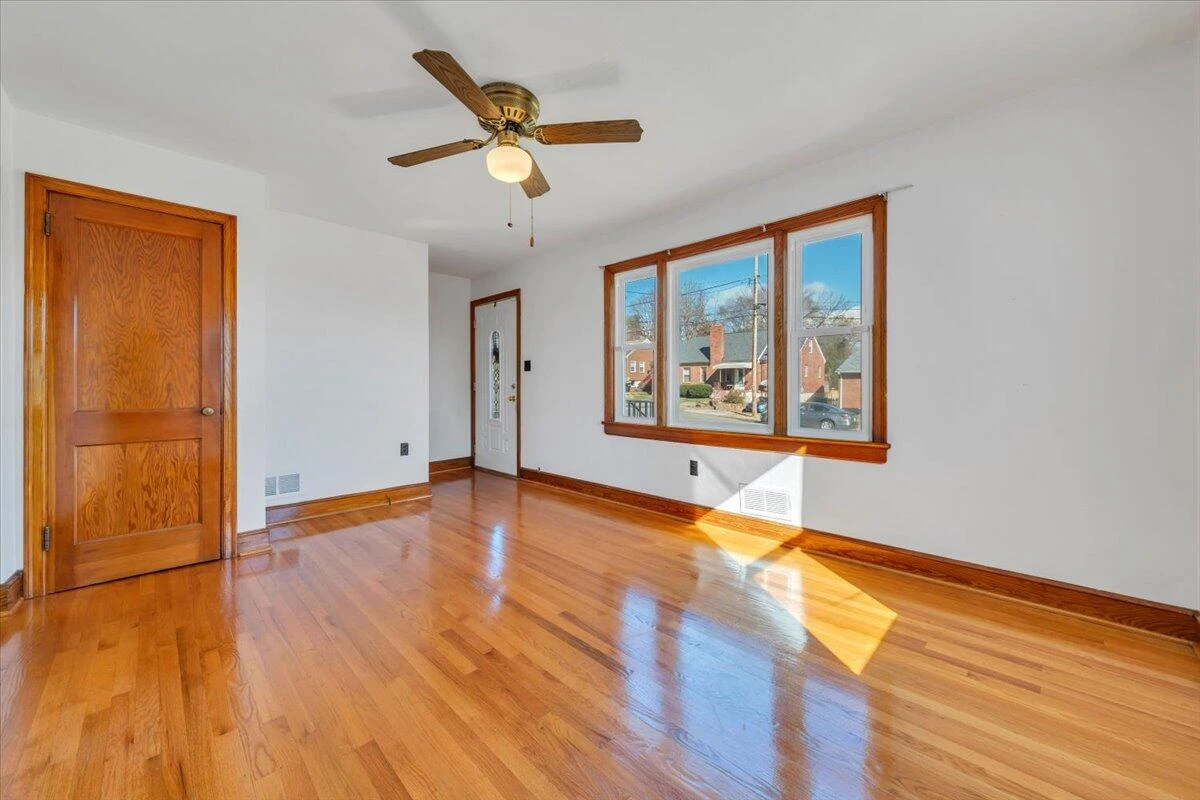 3504 Forest Hill AVE NW - Photo 4