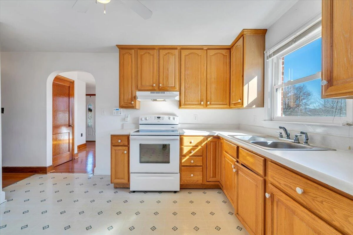 3504 Forest Hill AVE NW - Photo 8