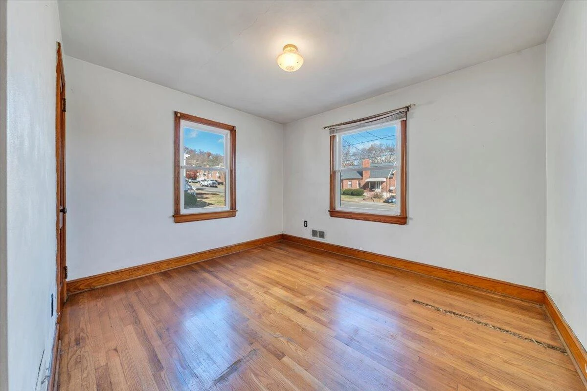 3504 Forest Hill AVE NW - Photo 9