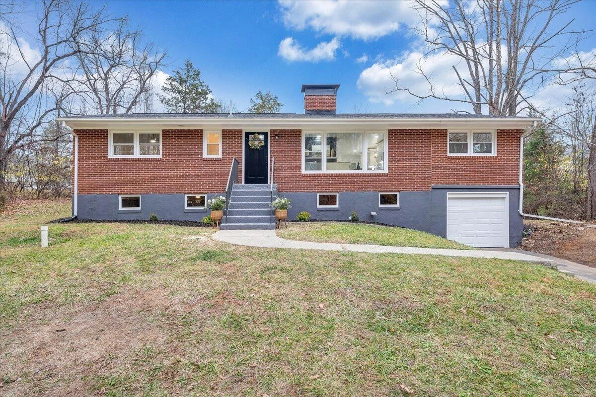 5235 Dogwood Acres DR