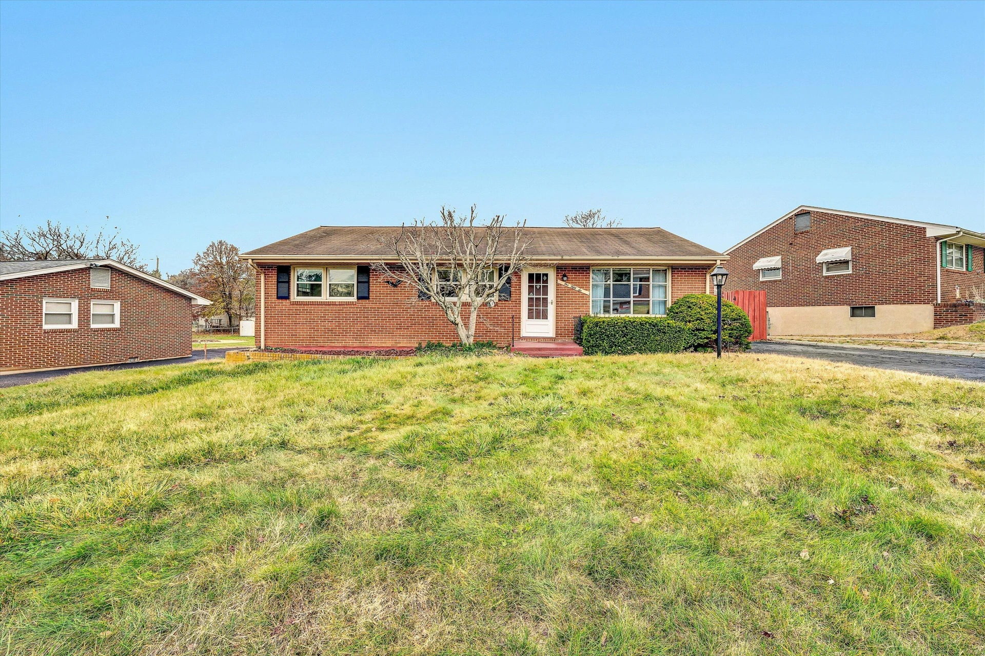 156 Tampa DR - Photo 2