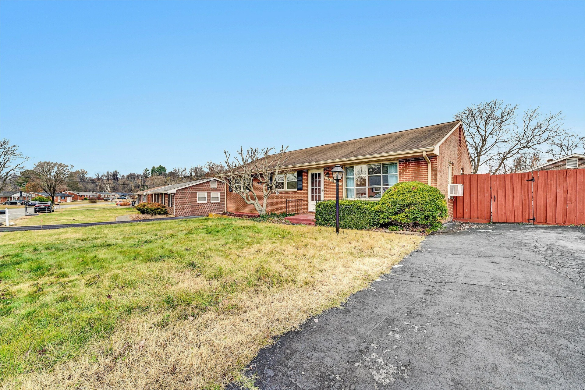 156 Tampa DR - Photo 3