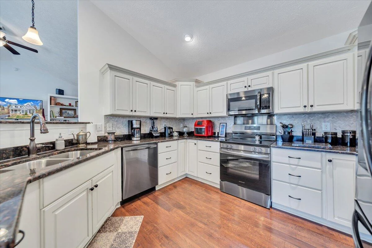 1074 Blueberry Hill CT - Photo 22