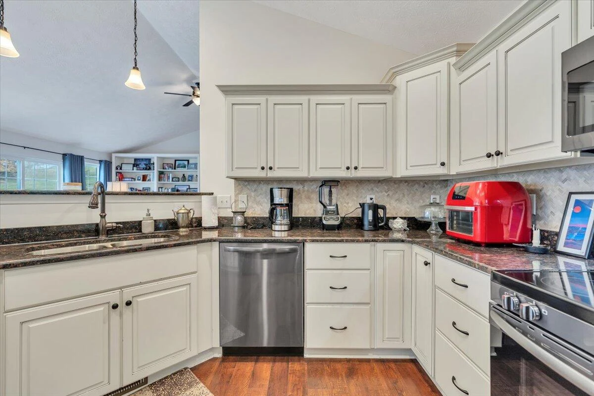 1074 Blueberry Hill CT - Photo 24