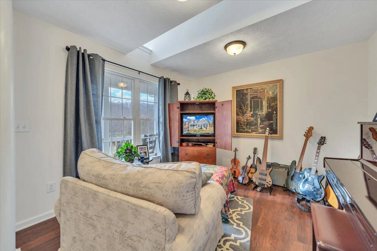 1074 Blueberry Hill CT - Photo 8