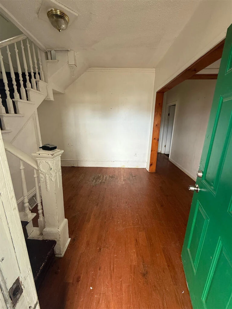 1115 Orange AVE NW - Photo 2