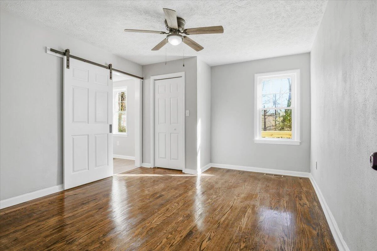 707 Brandon AVE SW - Photo 12