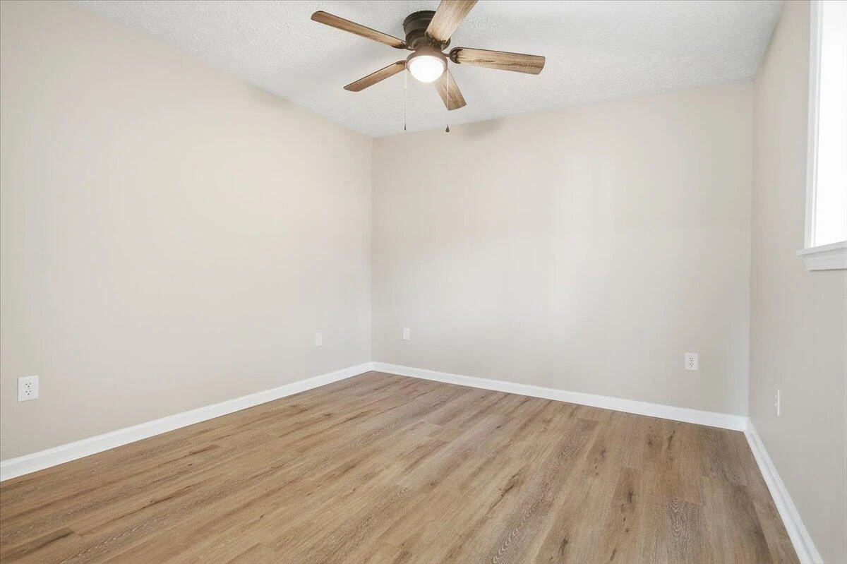 707 Brandon AVE SW - Photo 13