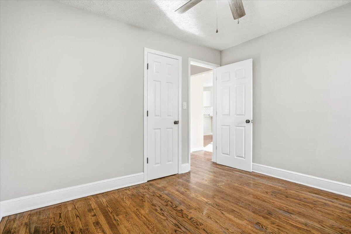 707 Brandon AVE SW - Photo 16