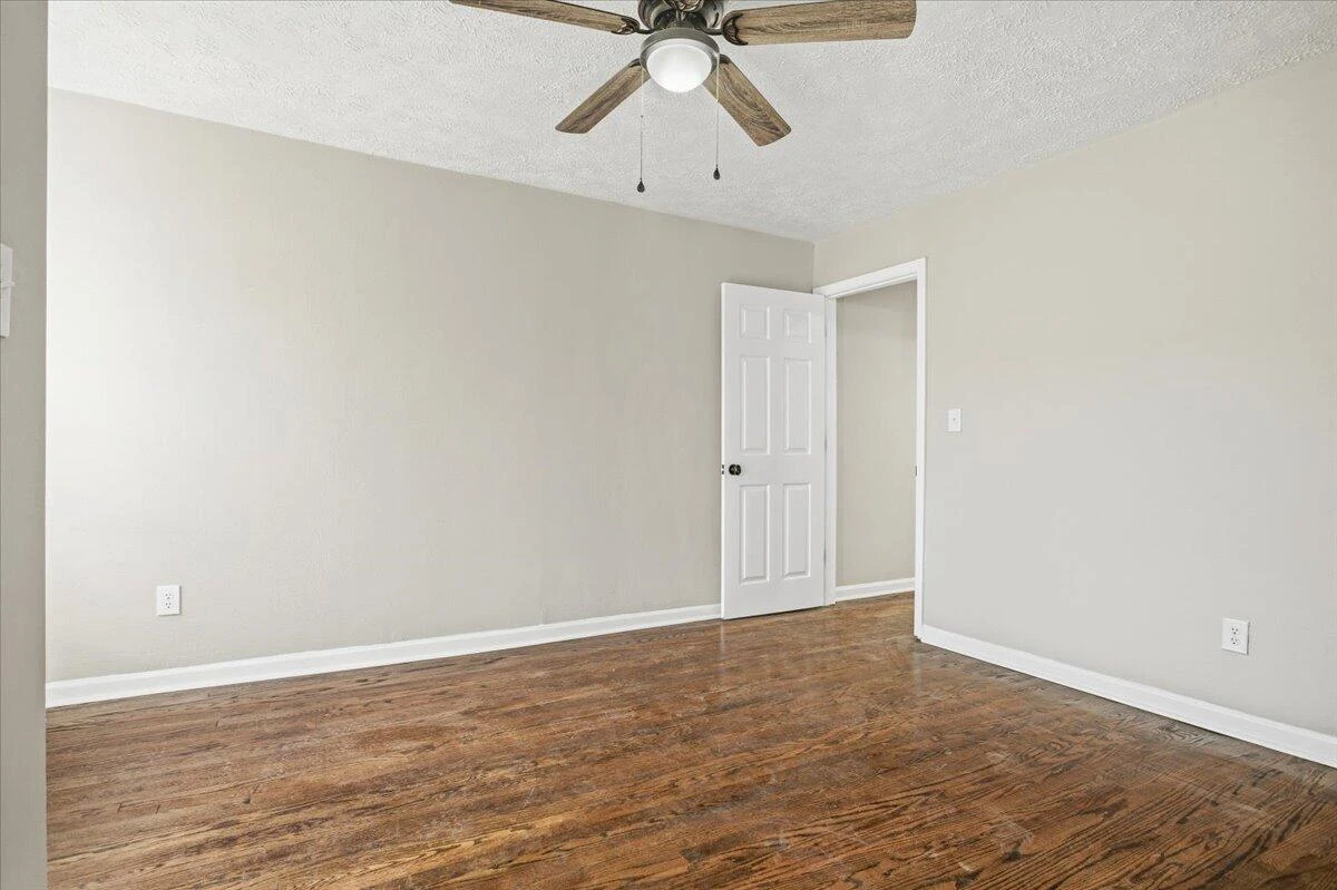 707 Brandon AVE SW - Photo 17