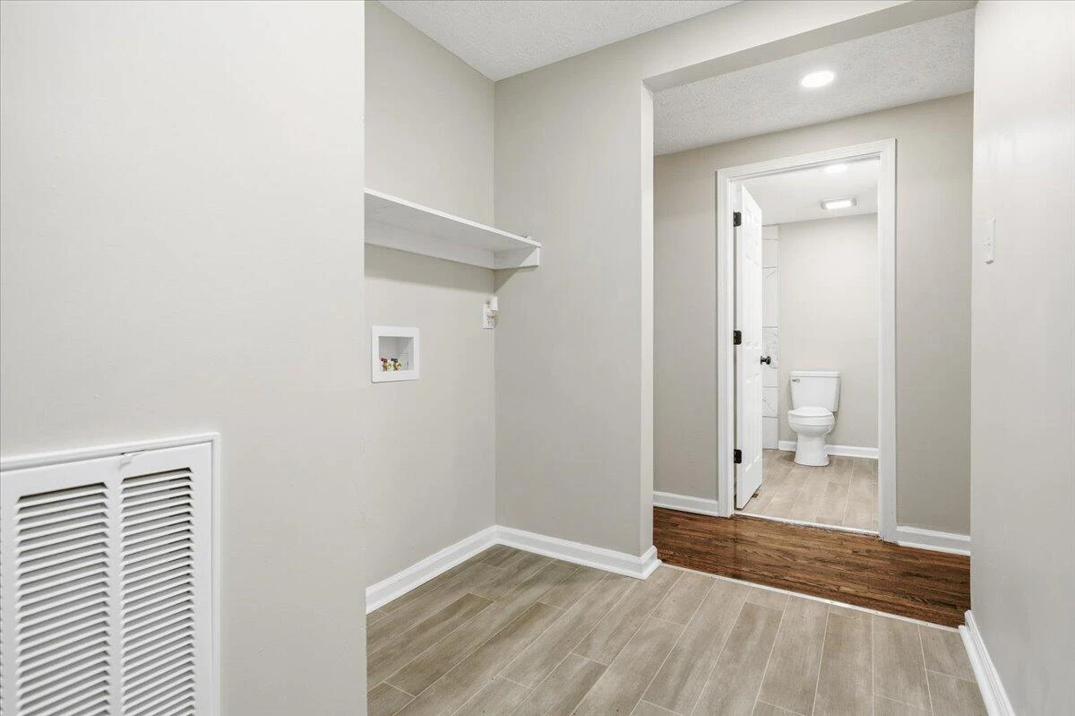 707 Brandon AVE SW - Photo 18