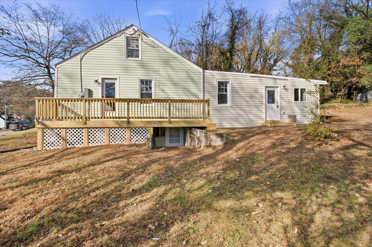 707 Brandon AVE SW - Photo 2