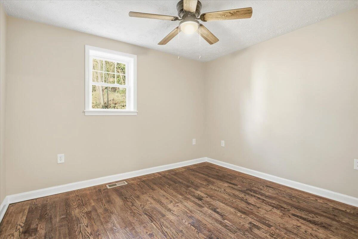 707 Brandon AVE SW - Photo 20