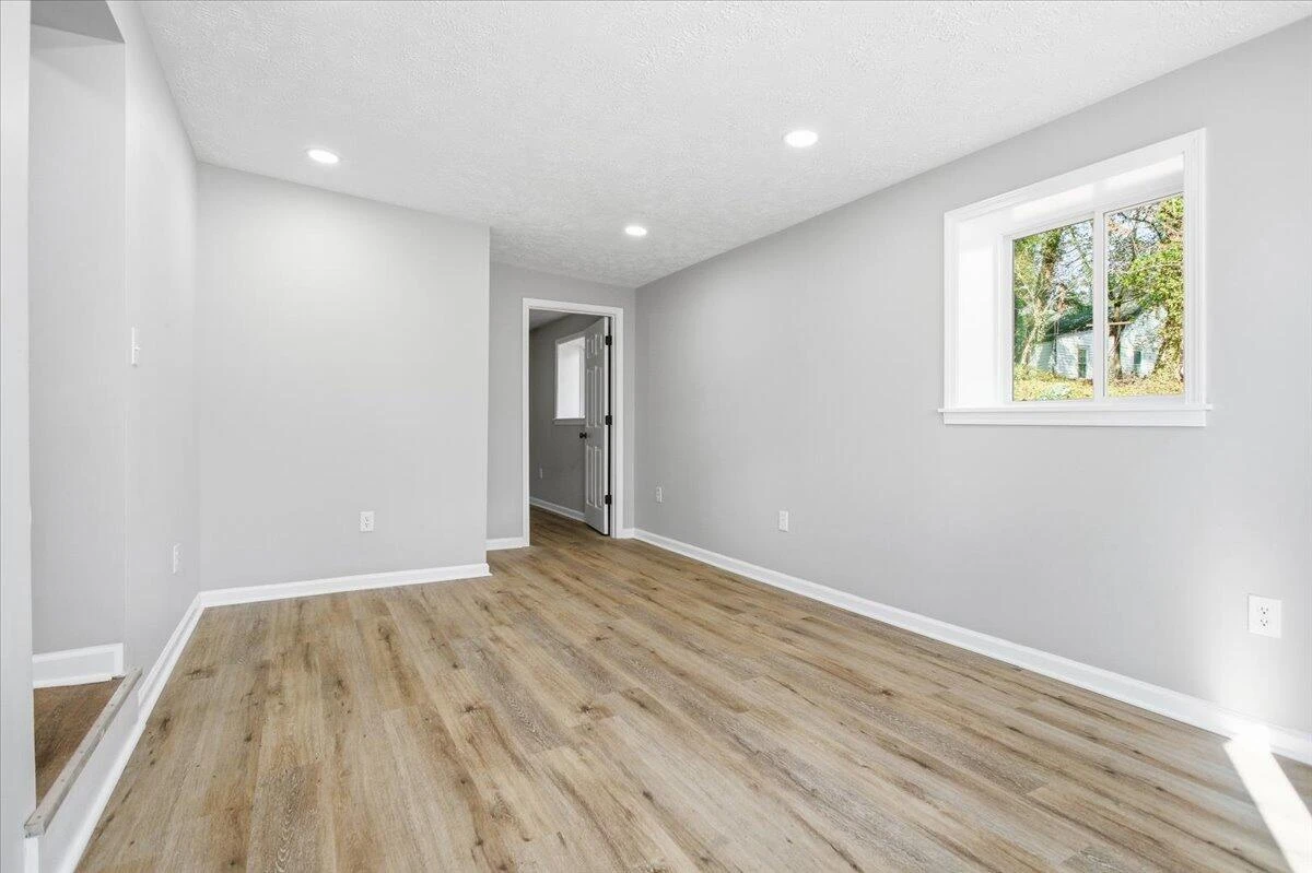 707 Brandon AVE SW - Photo 24