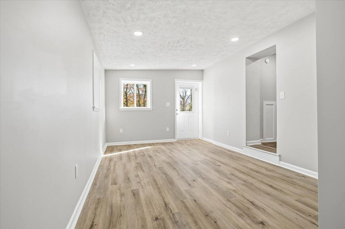 707 Brandon AVE SW - Photo 25