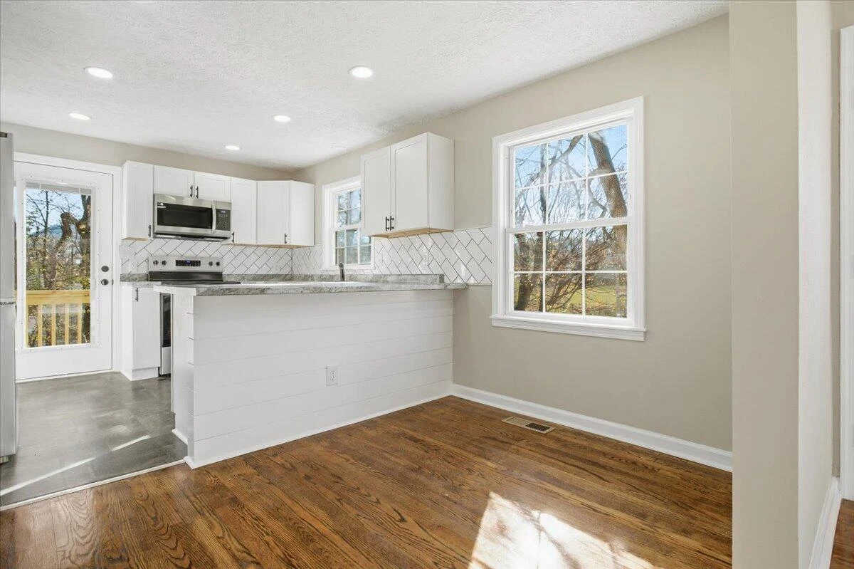 707 Brandon AVE SW - Photo 8