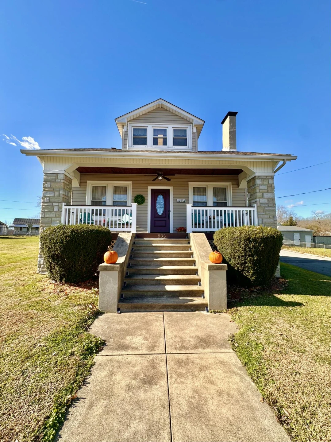 833 Jefferson AVE - Photo 2