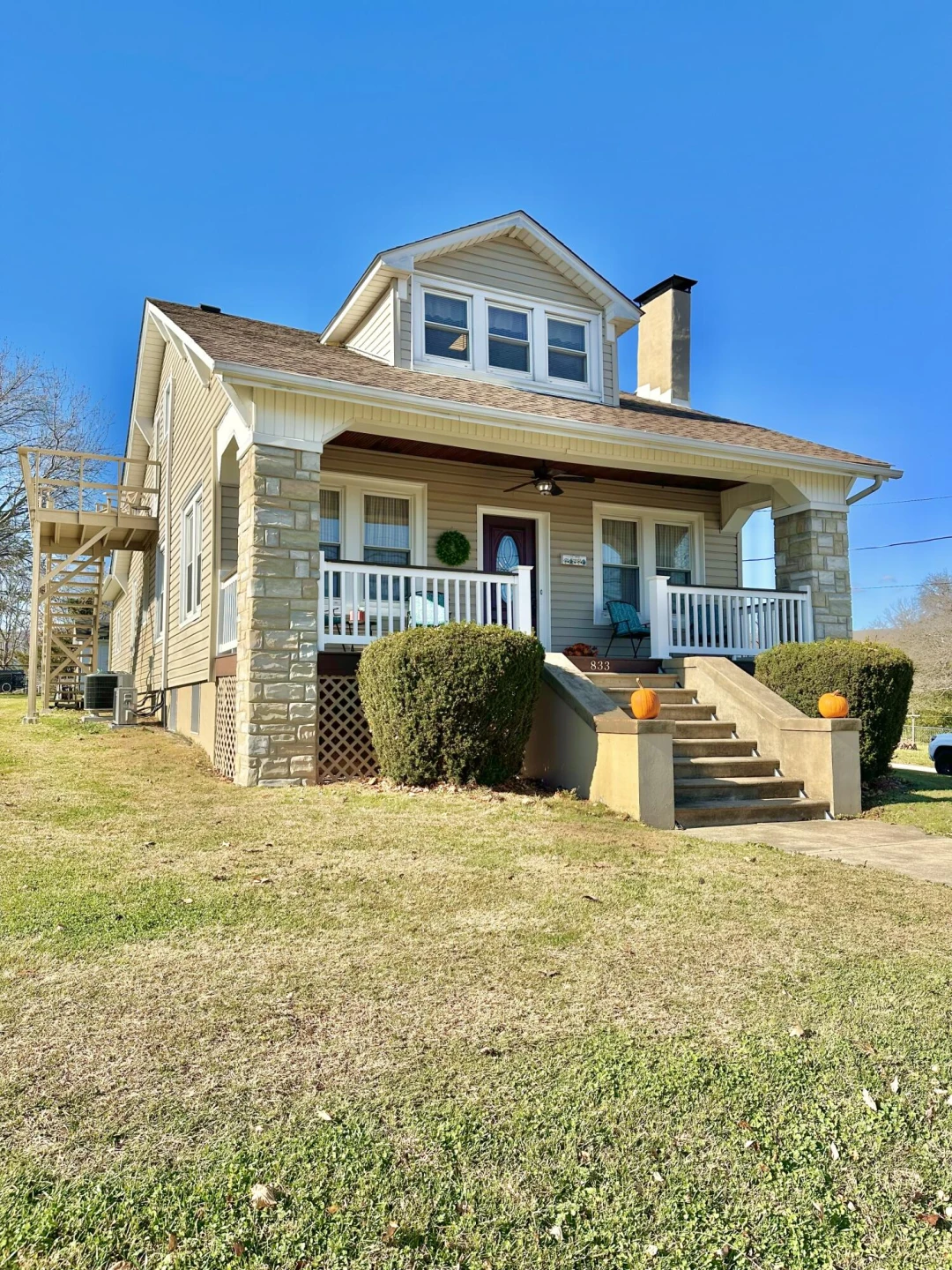 833 Jefferson AVE - Photo 3