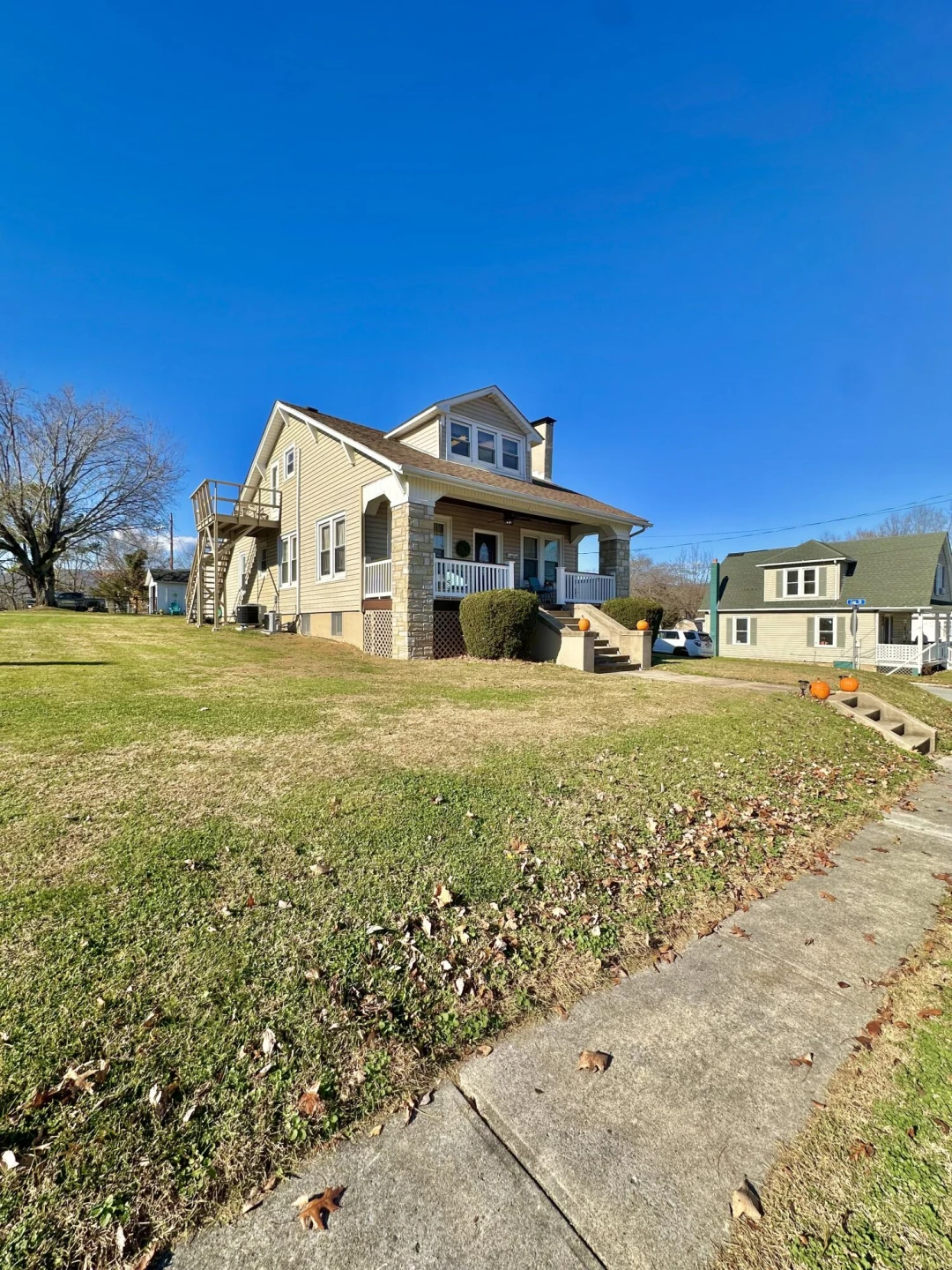 833 Jefferson AVE - Photo 4