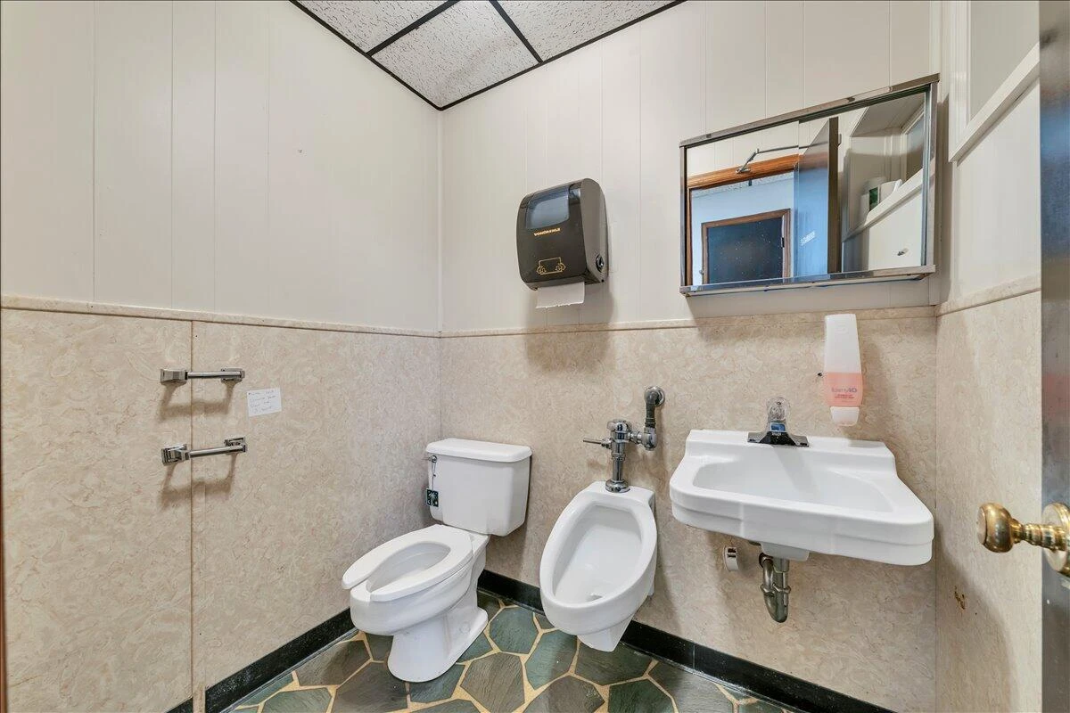 356 Campbell AVE SW - Photo 16
