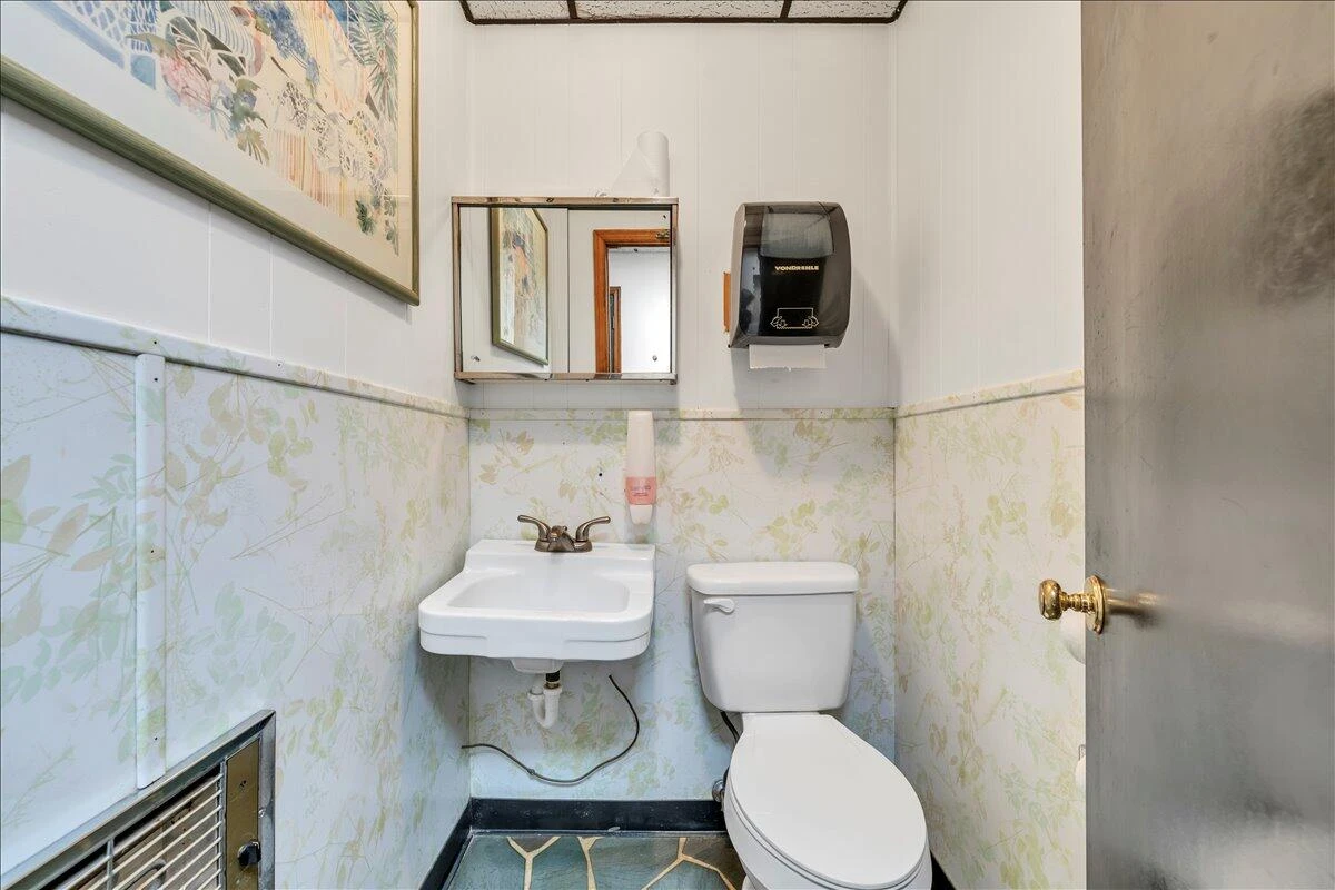 356 Campbell AVE SW - Photo 17