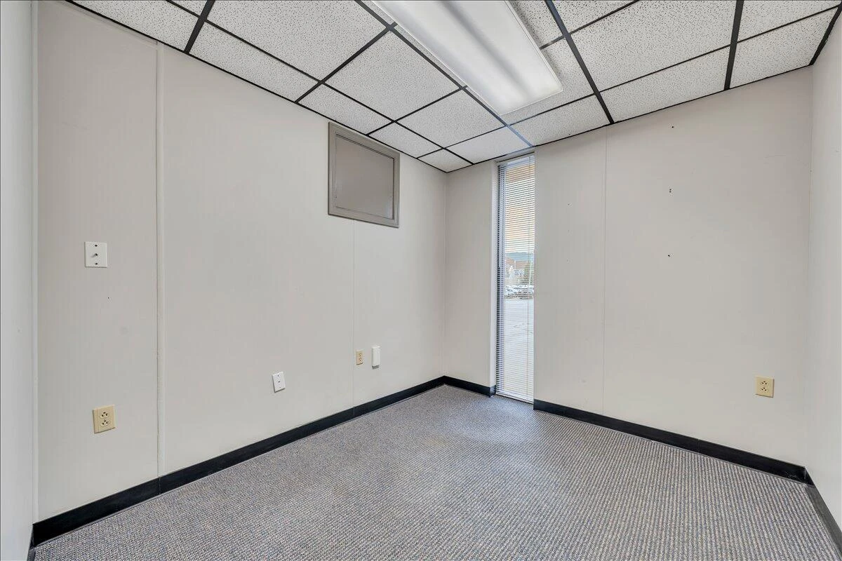 356 Campbell AVE SW - Photo 4