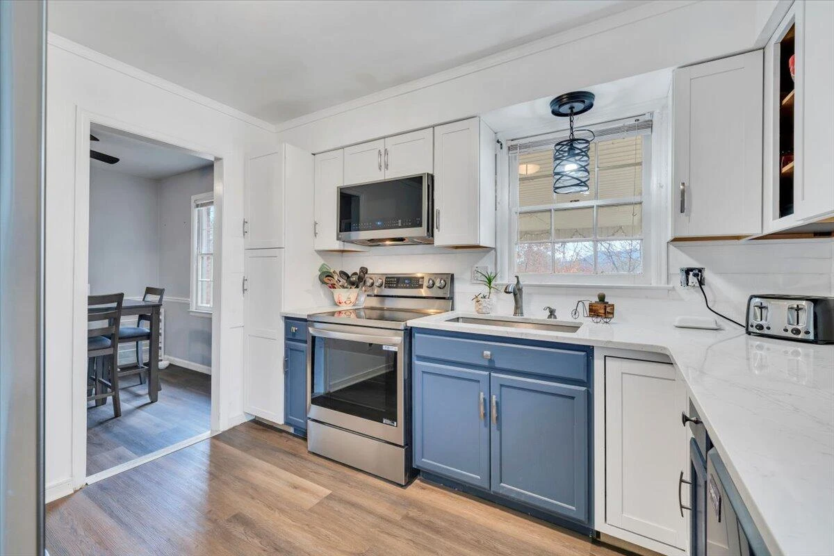 616 Elmcrest ST NE - Photo 22