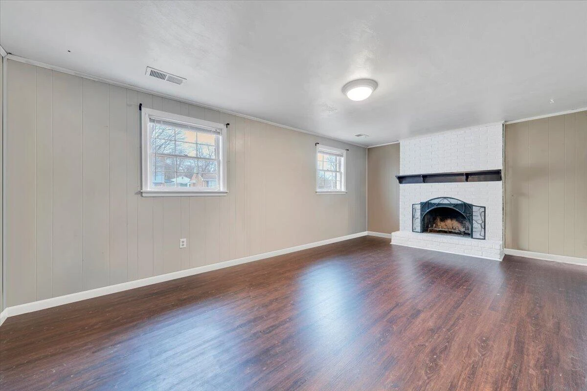 616 Elmcrest ST NE - Photo 32