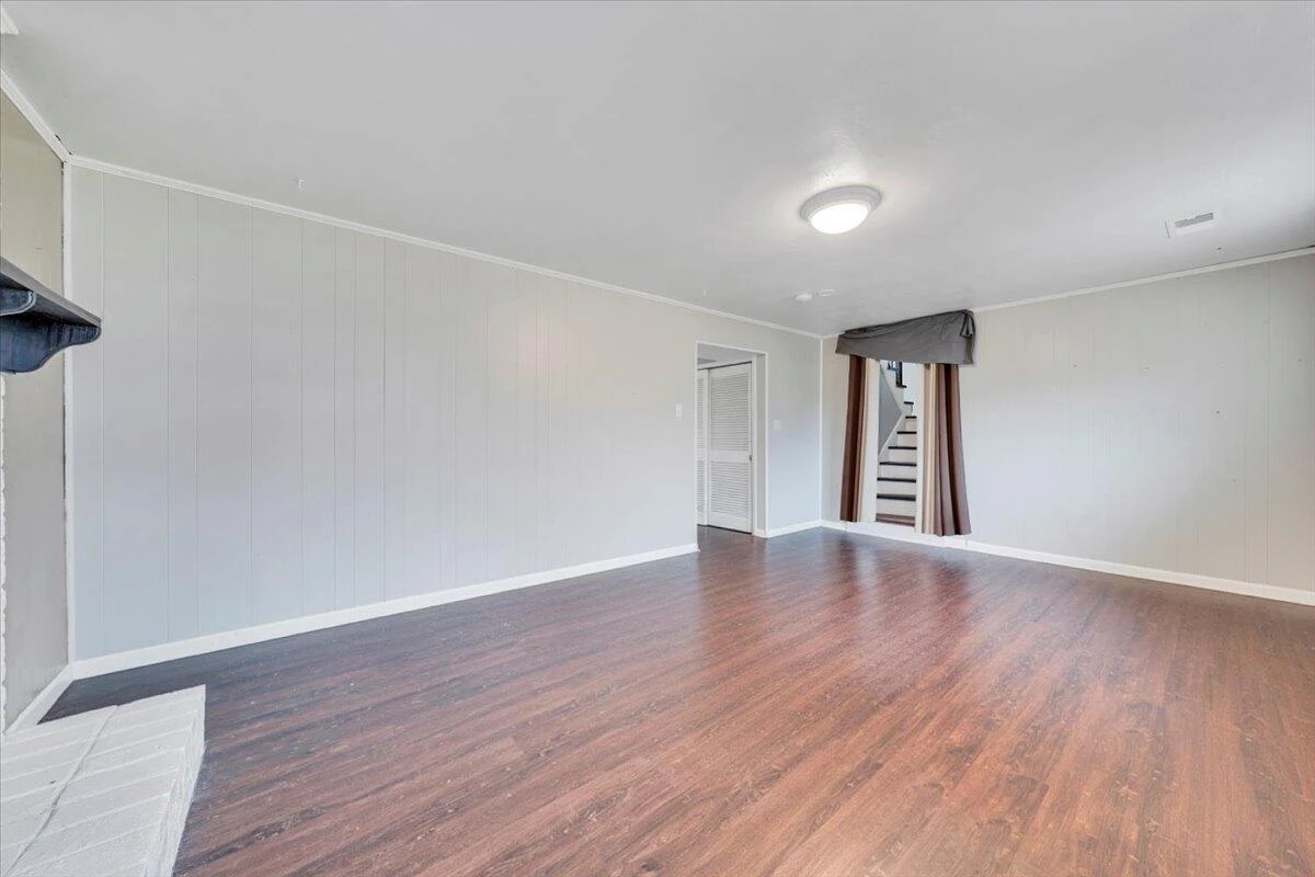 616 Elmcrest ST NE - Photo 34