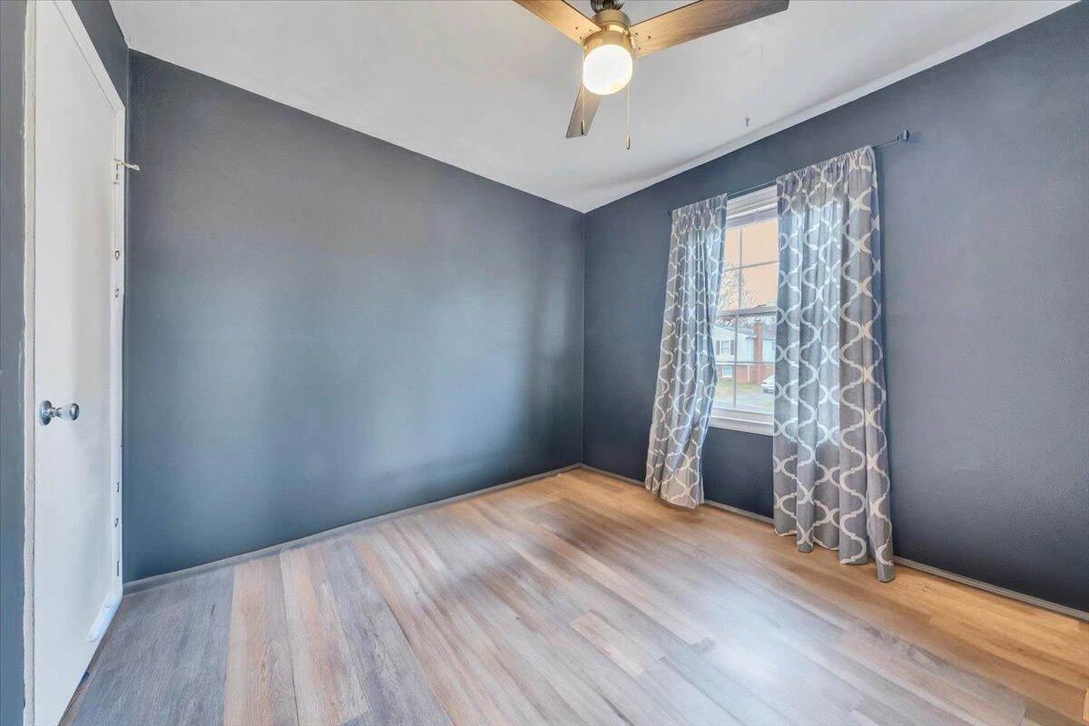 616 Elmcrest ST NE - Photo 36