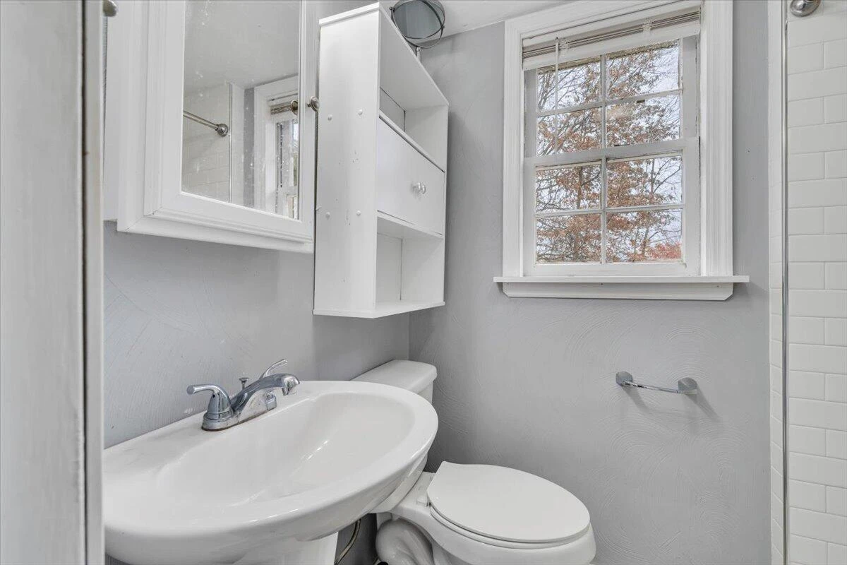 616 Elmcrest ST NE - Photo 38