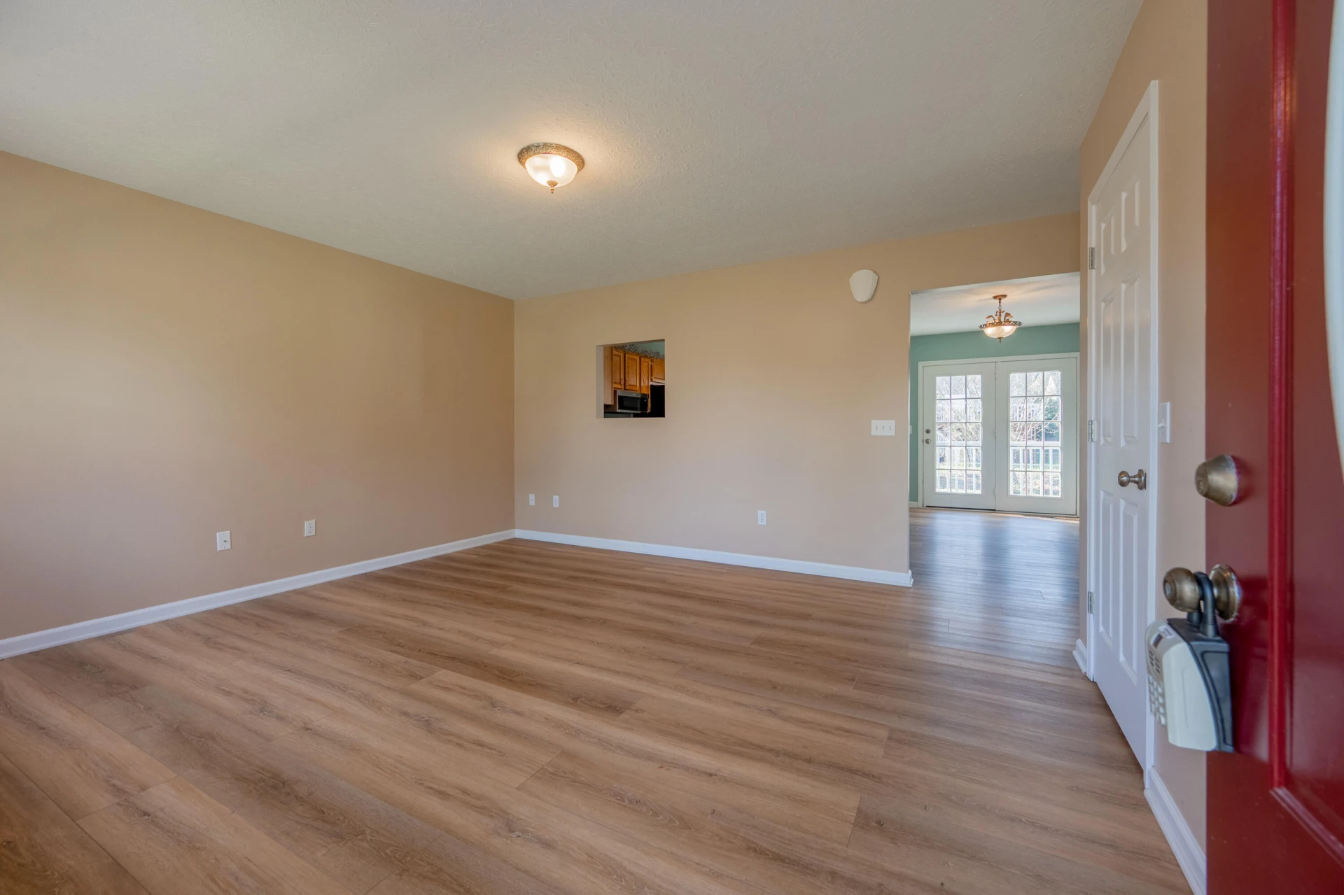 1309 Sandy CIR - Photo 4