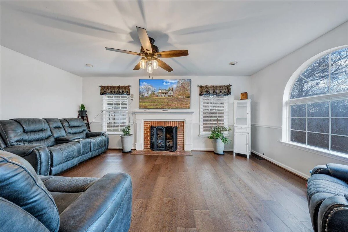 65 Avon ST - Photo 3