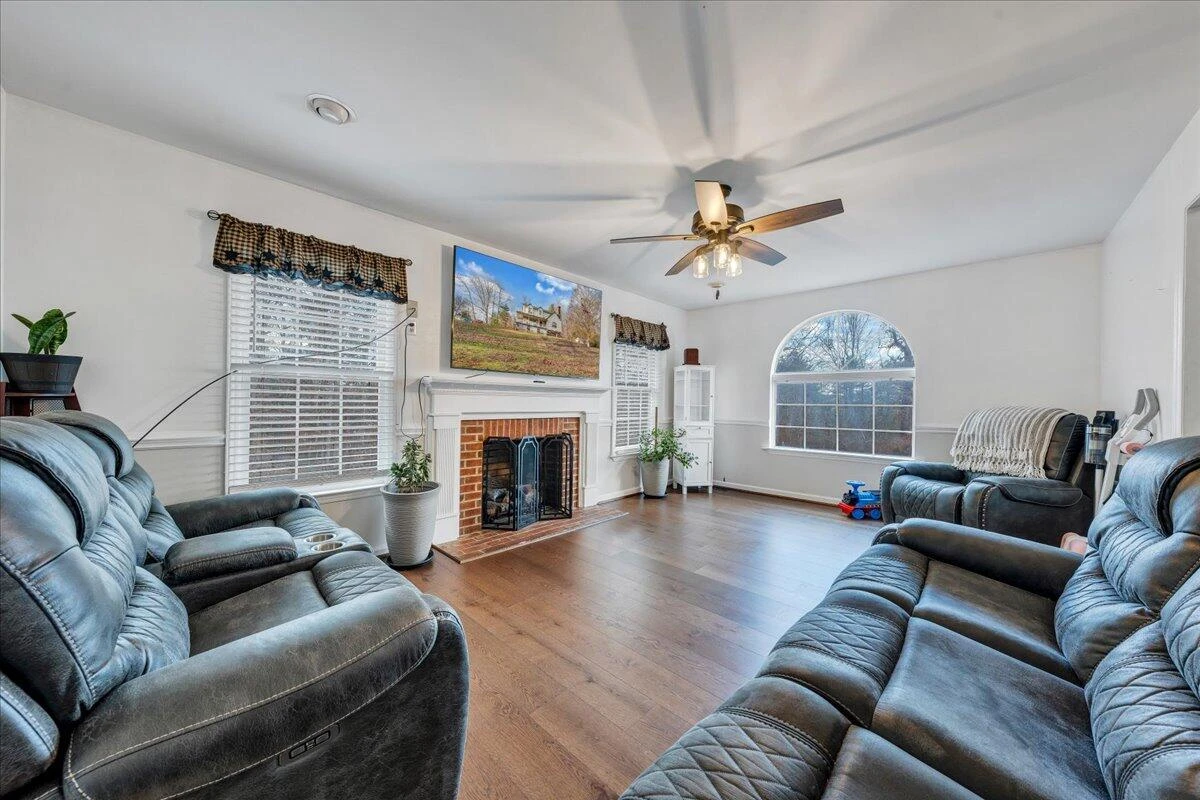 65 Avon ST - Photo 4