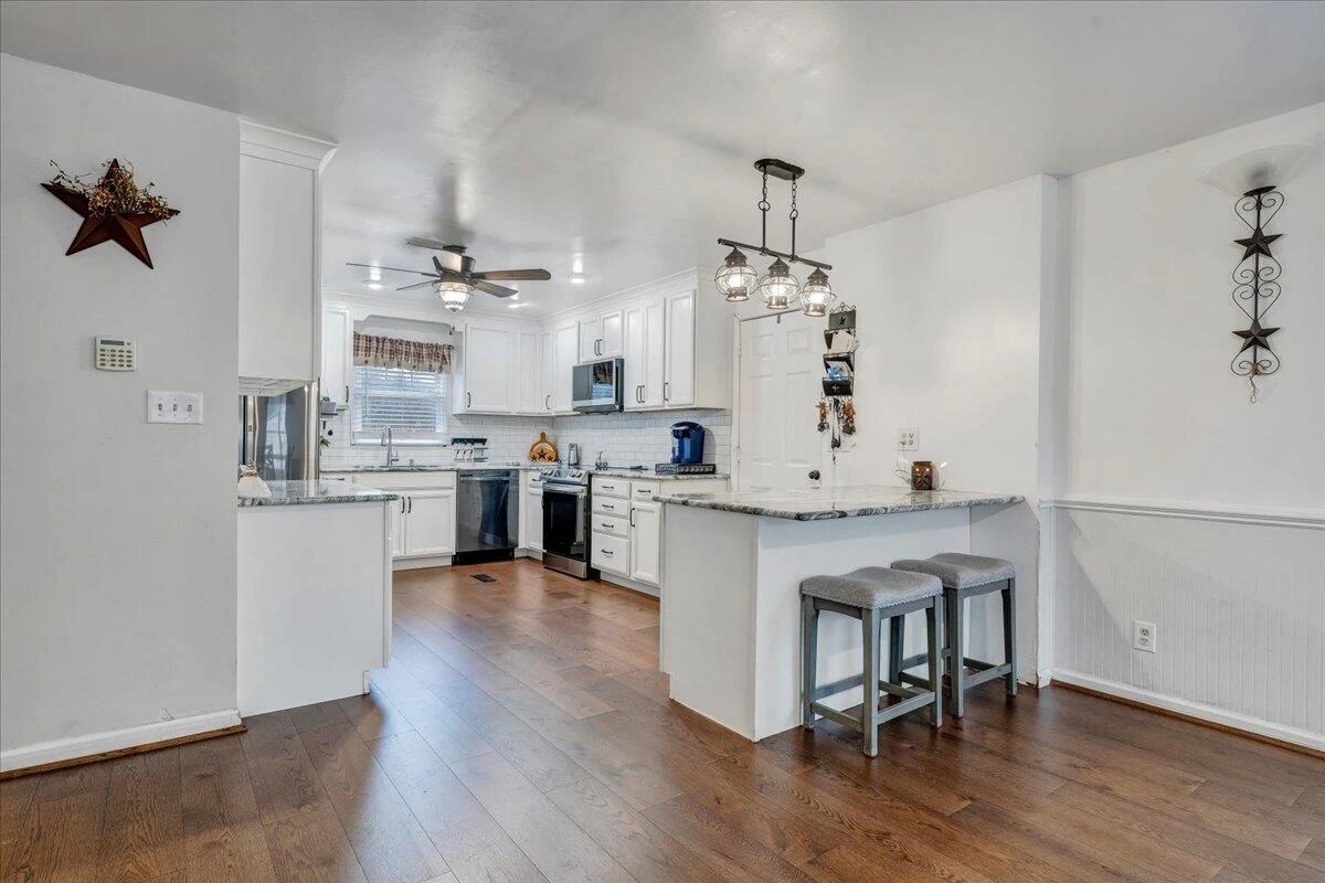 65 Avon ST - Photo 6