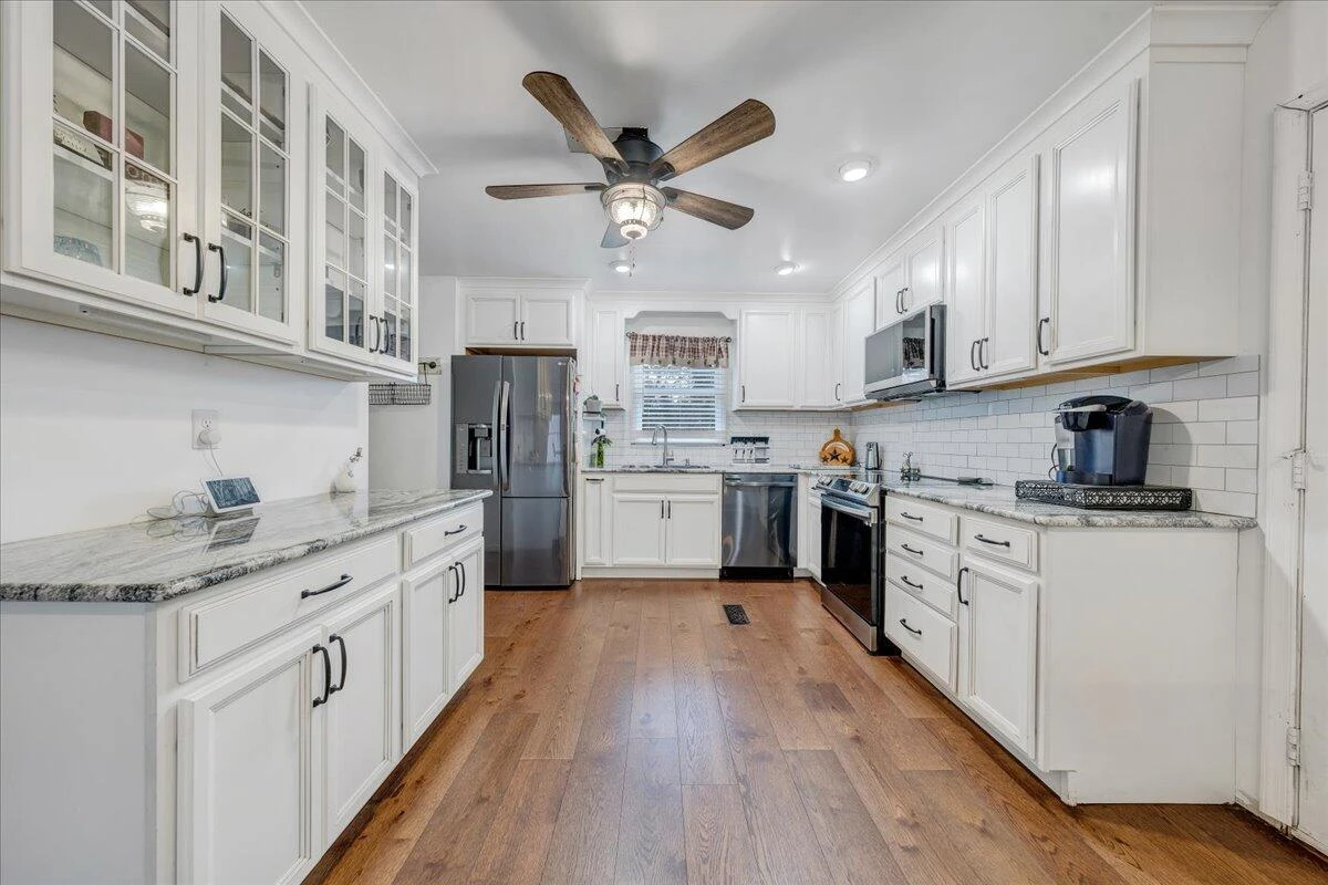 65 Avon ST - Photo 8