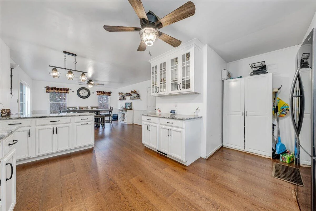 65 Avon ST - Photo 9